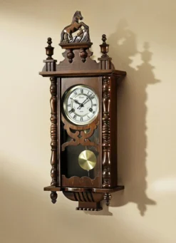 Wanduhr mit Pferd